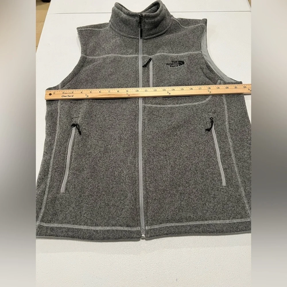 The North Face Men's Gordon Lyons Vest. Vest  3 pockets  grey Men's L